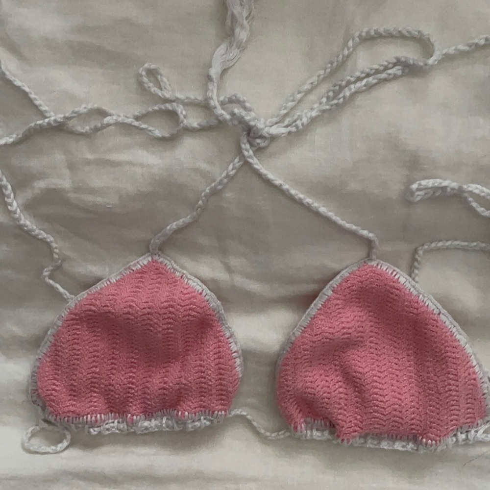 BNWOT Indah Pink Crochet Triangle Bikini Top